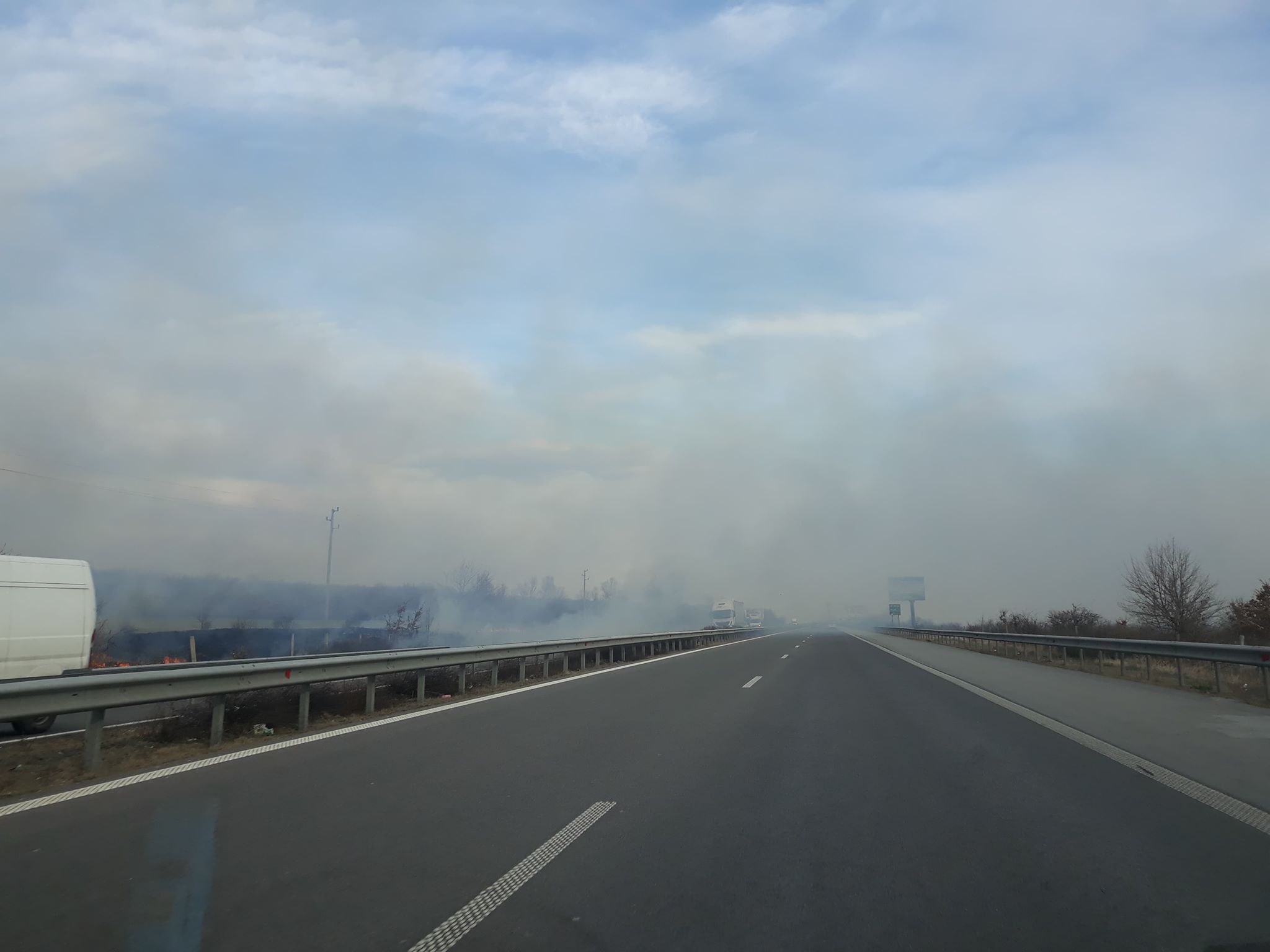 Пожар край АМ Тракия,  димна завеса покри аутобана