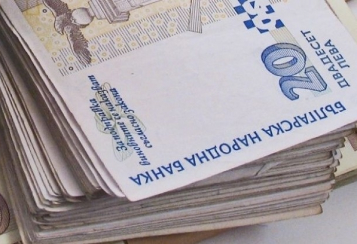 Тлъсти пачки: Министрите раздадоха над 17 млн. лева само за ден