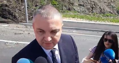 На живо: Иван Портних говори от мястото, където падна ската на бул. "Левски"