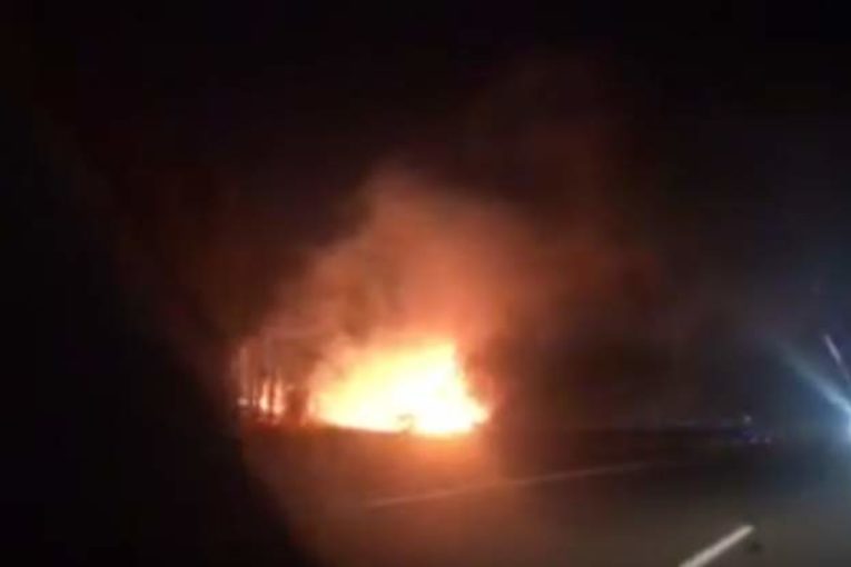 Огнен ужас в Благоевград! Автомобил пламна като факла