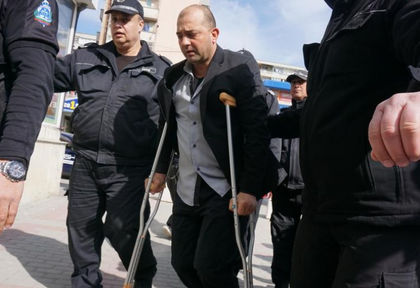 Христо пребил жестоко 14-годишната си щерка заради пари (СНИМКИ)