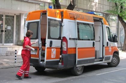 Зловеща сцена в Горна Оряховица! 34-годишна в локва кръв в парка, мъртво бебе в багажник на кола