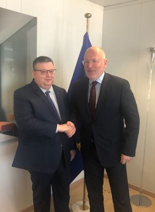 Главният прокурор Сотир Цацаров се срещна с първия вицепрезидент на ЕК Франс Тимерманс