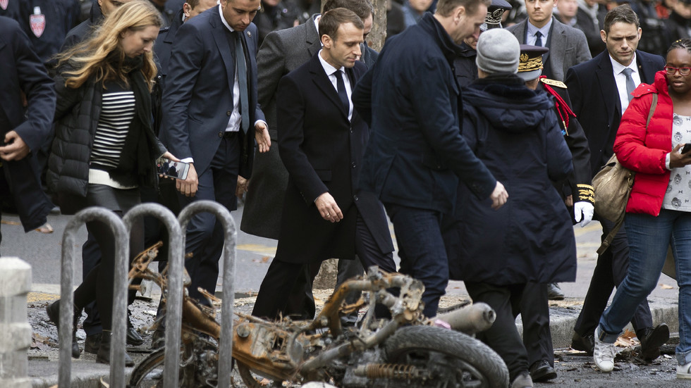 Макрон се закани на отговорните за разрушенията в Париж