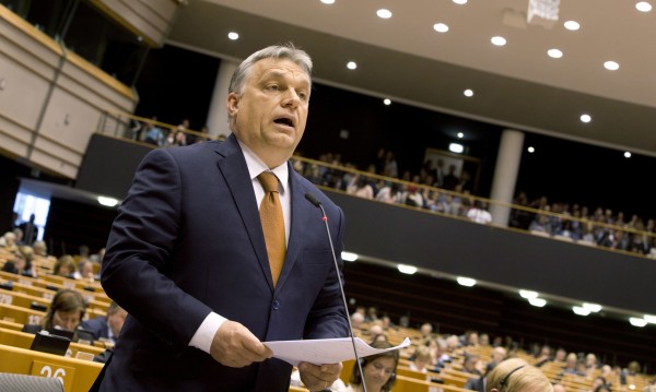 ЕНП пусна Орбан без бой, обещал да се поправи