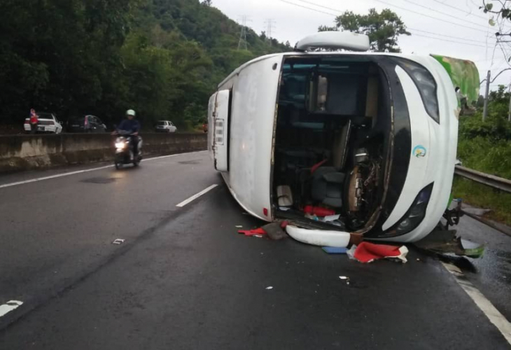 Автобус с туристи катастрофира в Малайзия, има ранени
