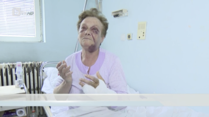 Млад мъж помля от бой възрастна жена в София (ВИДЕО)