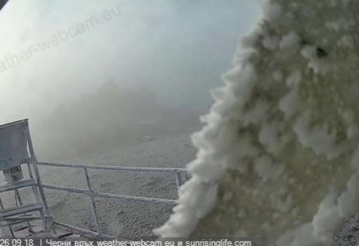 Честит първи сняг! Ето къде у нас вече побеля (СНИМКИ/ВИДЕО)