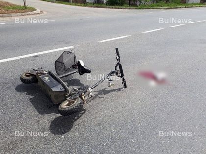 Джип помете разсеян дядо с мотопед на Е-79, бере душа (СНИМКИ)