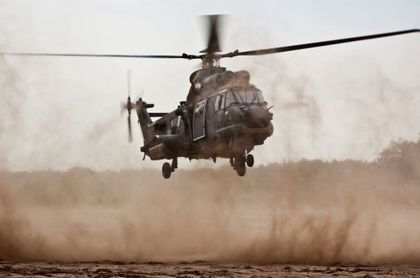 Кошмар! Хеликоптер с 14 военни падна върху училище