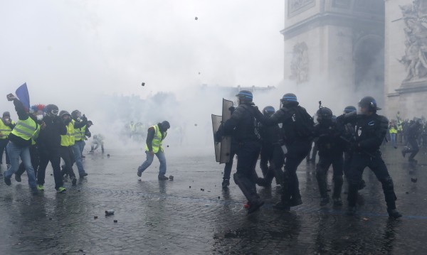 Париж се бунтува: 39 арестувани по време на протеста