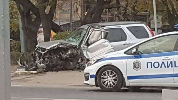 Шофьор самокатастрофира на Сточна гара в Пловдив избяга, полицията го издирва