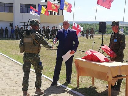 Борисов поздрави участниците във военното учение на полигона "Ново село" (СНИМКИ)