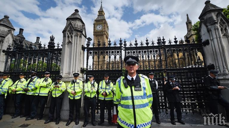 Евакуираха британския парламент по тревога!