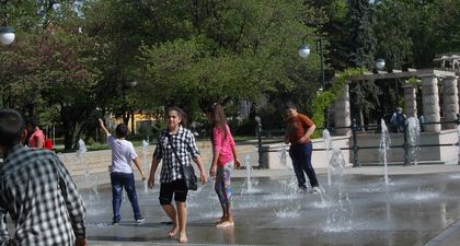 Ох, баня! Ох, кеф! Ромчета откриха сезона в Пловдив (СНИМКИ)