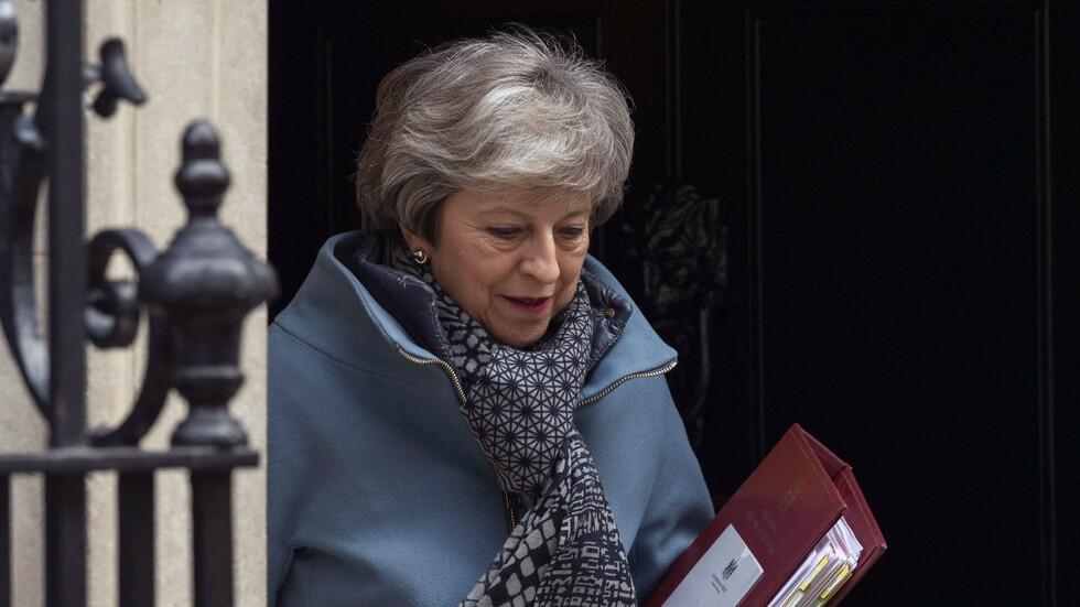 Тереза Мей: Опитите за отлагане на Brexit не решават въпроса