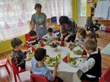 Бургас: Деца учат кои са „златните правила“ по време на хранене