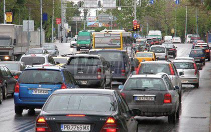 Кошмарен трафик изнервя пловдивчани в първия работен ден
