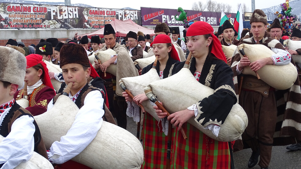 Над 3000 кукери участват във фестивала в Симитли (СНИМКИ)