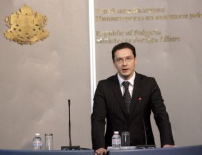 Пьотр Толстой може да получи забрана да влиза в България