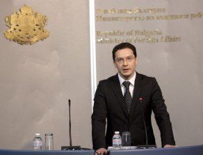 Пьотр Толстой може да получи забрана да влиза в България