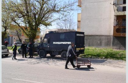 Жандармерия влезе в ромските махали на Хасково СНИМКИ