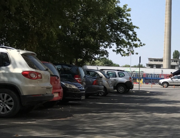 Благотворително бутат автомобили в Лаута
