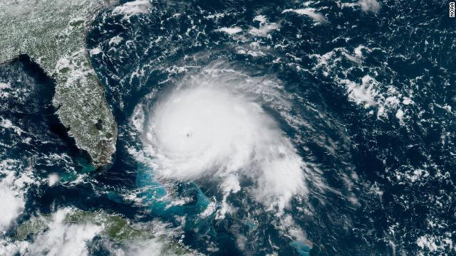 7-годишният Лачино - удавен, след като жестокият ураган от пета степен удари Бахамите