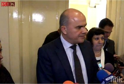 Министерски съвет отпуска персонални пенсии на деца сираци и прави важни промени