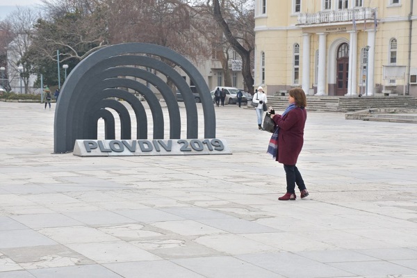 Триизмерното лого на Пловдив – Европейска столица на културата 2019 е монтирано на площад „Централен“