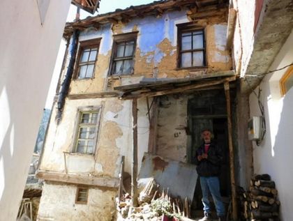 Безумията на монопола: Мъж няма ток 10 години, а те искат 2500 лева