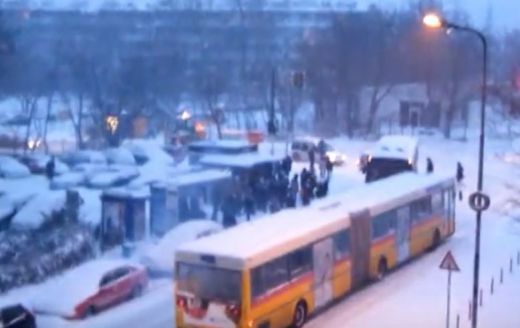 Варна затъна в сняг, автобусите закъсват (ВИДЕО)