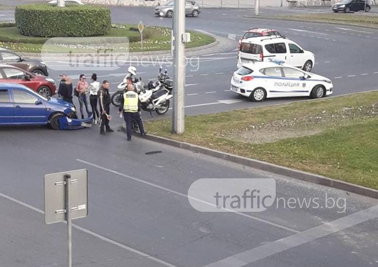 Бременна жена пострада при катастрофа на Панаира СНИМКИ