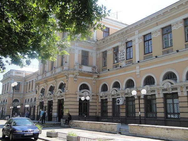 След атентатите в Париж: Държат под око и празни кошчетата на Централна гара