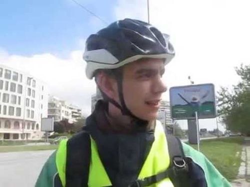 Чешит протестира срещу властта с мръсни чорапи