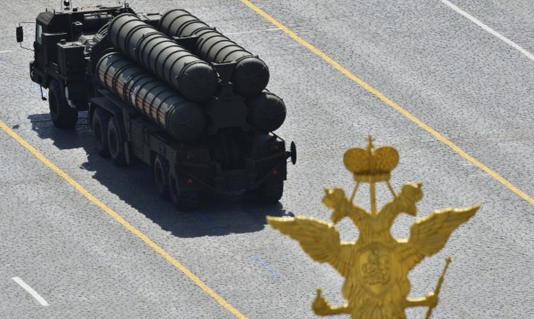 Русия доставя зенитни системи С-400 на Китай
