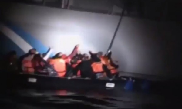 Гръцка гавра! Граничари пукат лодка с бежанци!