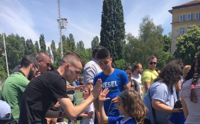 Таланти от ЦСКА и Левски нагладиха дечица