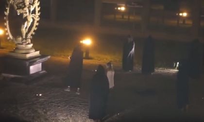 Стряскаща пародия: Човешко жертвопринoшение в ЦЕРН!