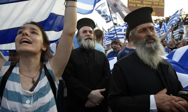 Гърция спира изплащането на заплати на свещениците