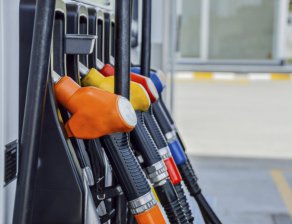 Никой в предполагаемия картел на горива не иска да си признае