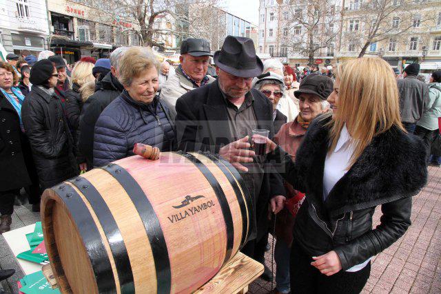 Ето веселбите с гайди и руйно вино на Главната (ГАЛЕРИЯ)