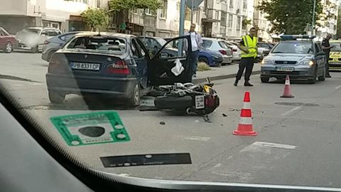 БМВ-то е отнело предимството на моториста в Кючука, пострадалият е със счупена ръка и контузии по тялото