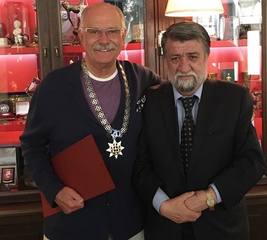 Никита Михалков прекъсна репетиция, за да получи награда от Вежди Рашидов
