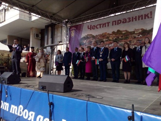 Велико Търново: Основателят и създател на Международния фолклорен фестивал инж. Емил Палов е удостоен със званието „Почетен гражданин на Велико Търново“