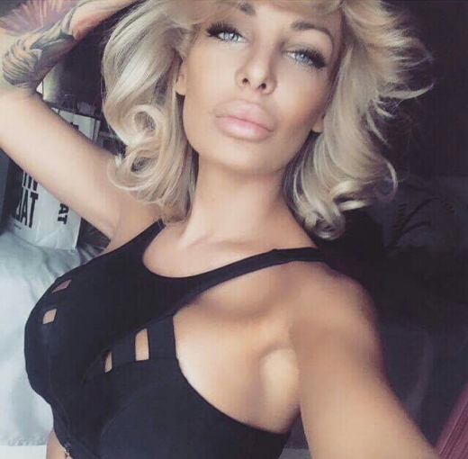 Плеймейтка с нов тунинг (Има какво да се ВИДИ!)
