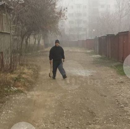 Въоръжен с нож и брадва подгони минувач с куче (СНИМКА)
