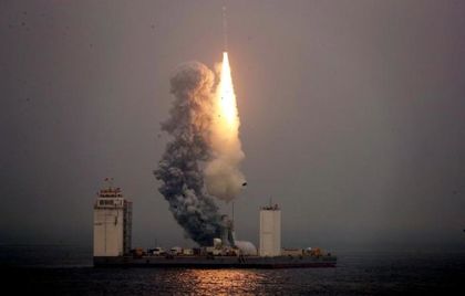 Китай първи изстреля ракета носител от морска платформа