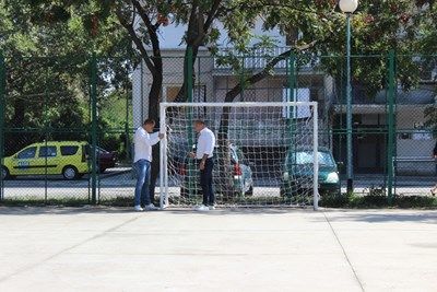 Възстановиха спортна площадка в район