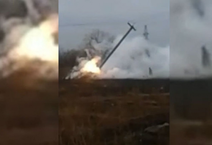 Зрелищно ВИДЕО след късо съединение! Ето как за секунди камък и дърво се превръщат в течност